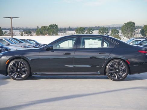 New 2026 BMW 740i 740i w/ Premium Package image 4