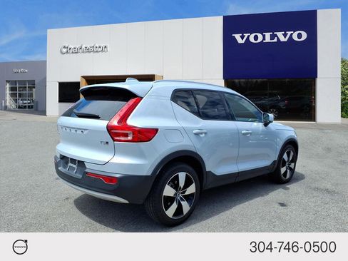 Used 2020 Volvo XC40 T5 Momentum w/ Protection Package AWD/4WD image 3
