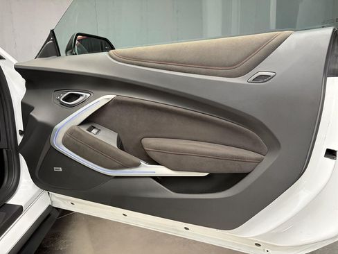 Used 2018 Chevrolet Camaro ZL1 RWD image 30