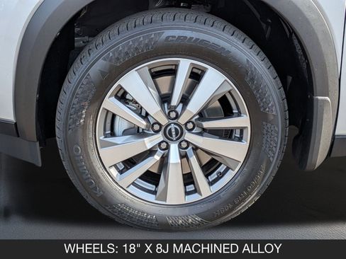 New 2025 Nissan Pathfinder SL image 11