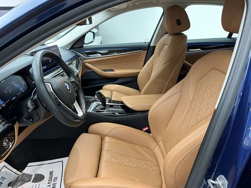 Certified 2022 BMW 530e xDrive w/ Premium Package image 11