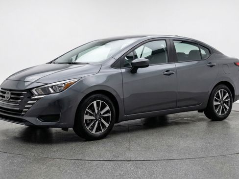 Used 2025 Nissan Versa SV image 3