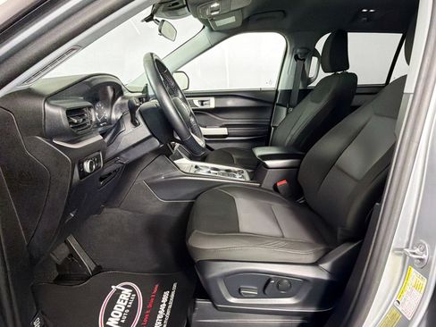 Used 2023 Ford Explorer XLT AWD/4WD image 19