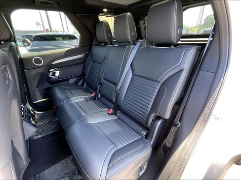 Used 2025 Land Rover Discovery Dynamic SE AWD/4WD image 19