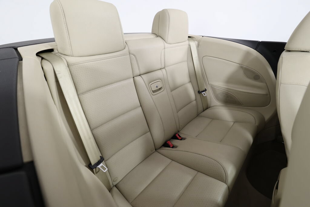 Used 2008 Volkswagen Eos 2.0T FWD image 16