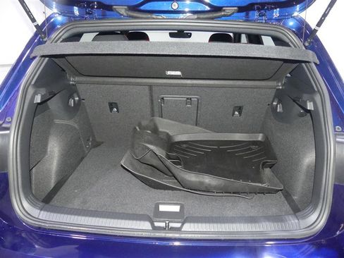 Used 2022 Volkswagen GTI SE image 9