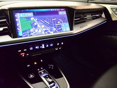 Used 2023 Audi Q4 e-tron Premium Plus w/ Premium Plus image 31