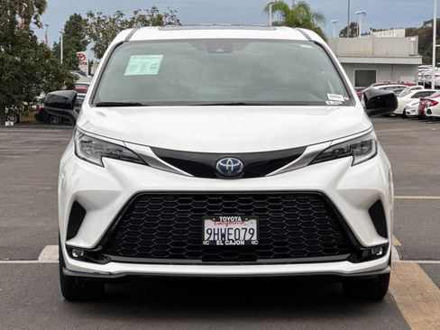 Used 2023 Toyota Sienna XSE image 7