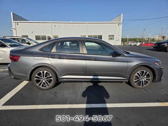 Used 2025 Volkswagen Jetta Sport FWD image 4