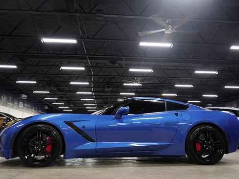 Used 2016 Chevrolet Corvette Stingray Coupe w/ Battery Protection Package RWD image 2