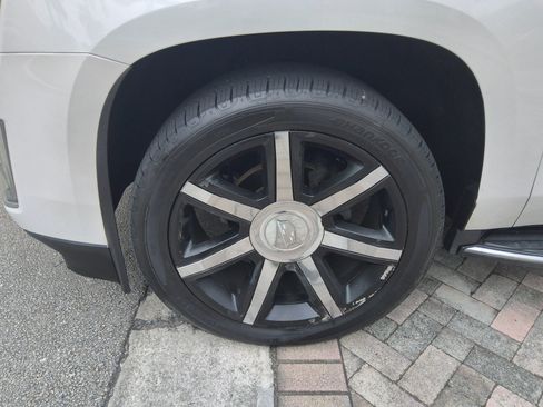 Used 2016 Cadillac Escalade Luxury RWD image 43