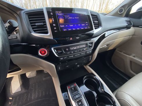 Used 2018 Honda Pilot Touring image 26