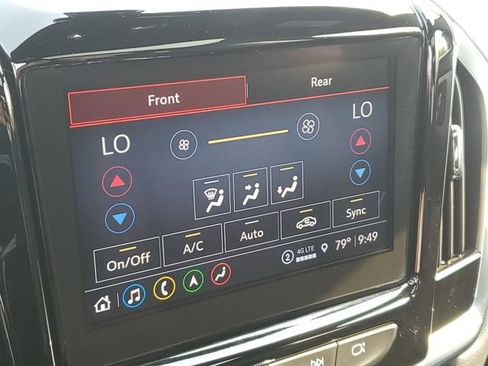 Used 2023 Chevrolet Traverse LT w/ LT Premium Package AWD/4WD image 16