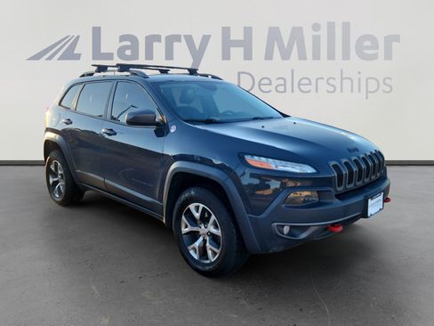 Used 2016 Jeep Cherokee Trailhawk w/ Cold Weather Group image 8