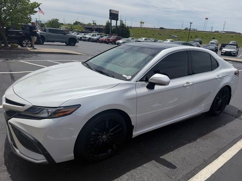 Used 2023 Toyota Camry XSE FWD image 11