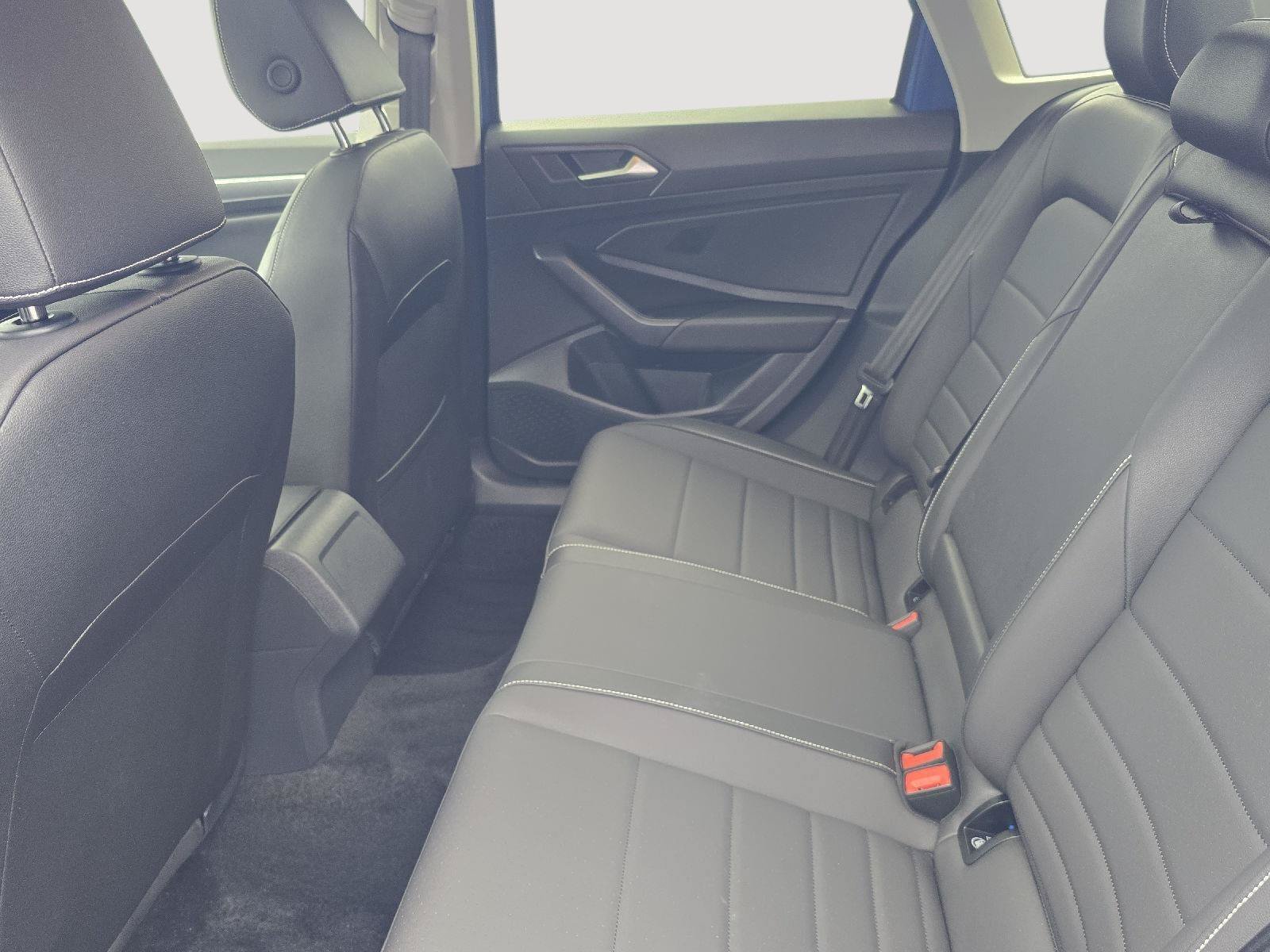 Used 2024 Volkswagen Jetta SE w/ Panoramic Sunroof Package FWD image 11