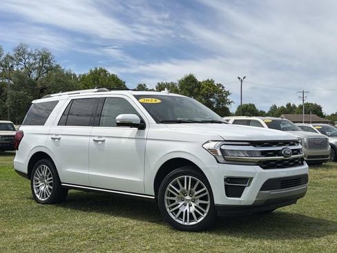 Used 2024 Ford Expedition Limited AWD/4WD image 3