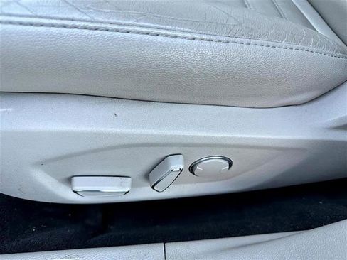 Used 2017 Ford Fusion SE w/ Fusion SE Technology Package image 14