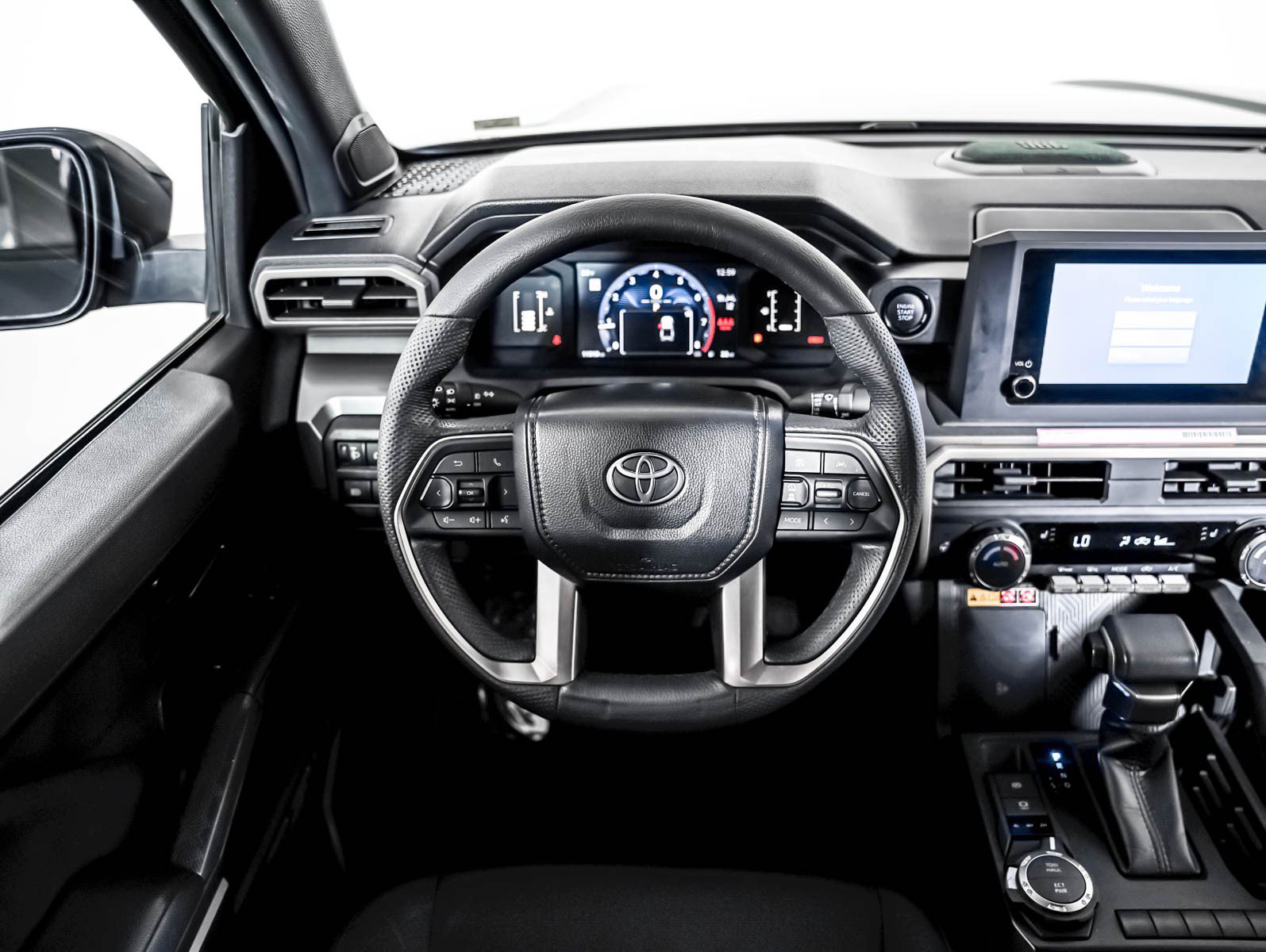Used 2024 Toyota Tacoma SR5 AWD/4WD image 11