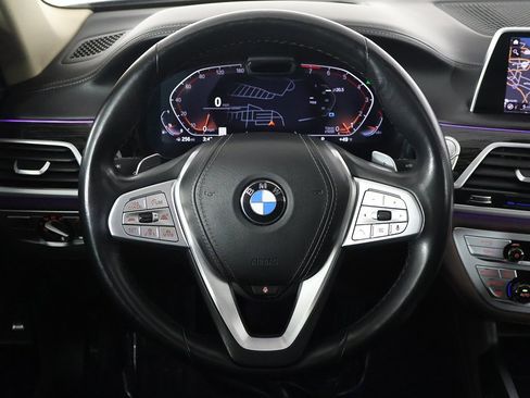 Used 2021 BMW 740i xDrive w/ Premium Package image 41