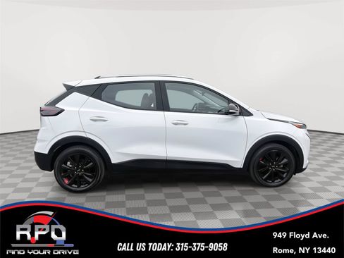 Used 2023 Chevrolet Bolt EUV Premier w/ Sun & Sound Package FWD image 6