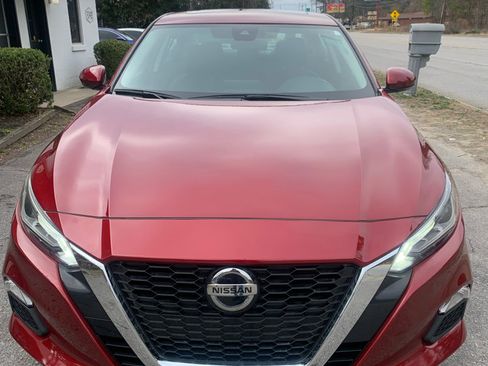 Used 2022 Nissan Altima 2.5 SV w/ SV Premium Package image 2