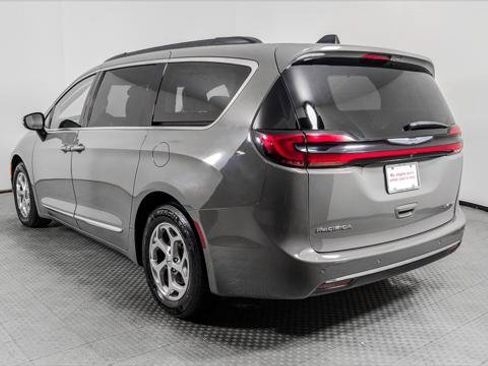Used 2023 Chrysler Pacifica Limited FWD image 6