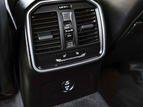 Used 2023 Porsche Macan image 36