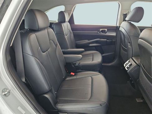 Used 2023 Kia Sorento EX image 27