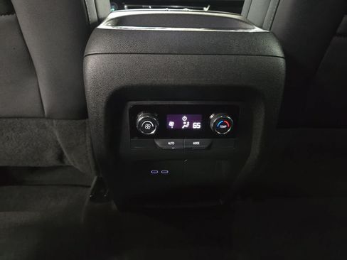 Used 2025 Chevrolet Traverse LT AWD/4WD image 24
