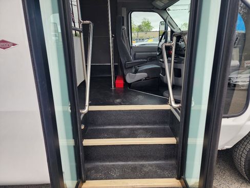 Used 2015 Ford E-350 and Econoline 350 Super Duty RWD image 16