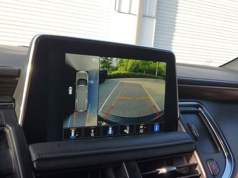 Used 2022 Chevrolet Suburban Z71 w/ Luxury Package AWD/4WD image 20