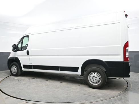 Used 2025 RAM ProMaster 2500 w/ Convenience Group FWD image 4