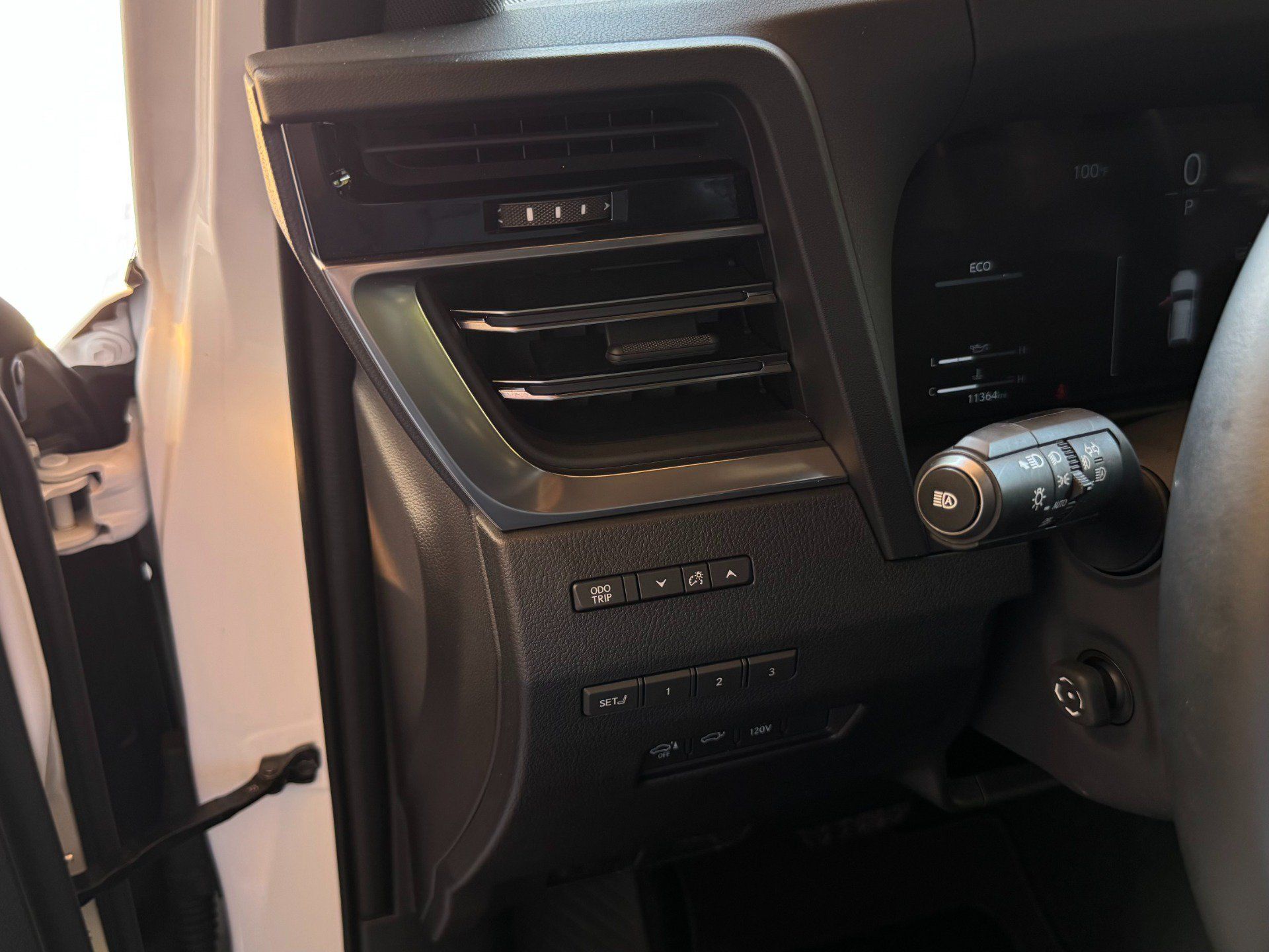 Used 2025 Lexus GX 550 w/ Cold Area Package AWD/4WD image 16
