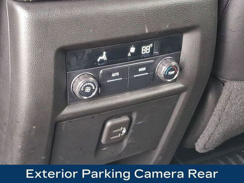 Used 2022 Chevrolet Traverse LT w/ Midnight/Sport Edition image 14