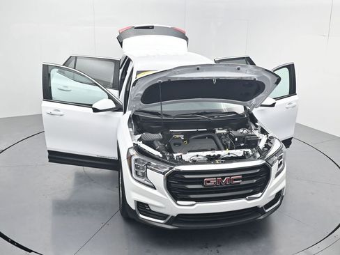 Used 2024 GMC Terrain SLE AWD/4WD image 61