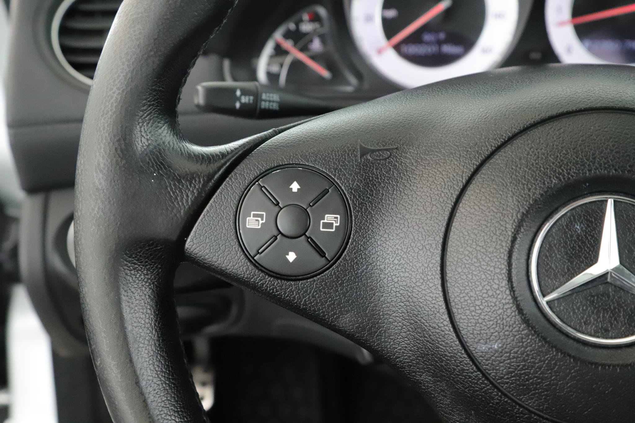 Used 2009 Mercedes-Benz SL 550 image 8
