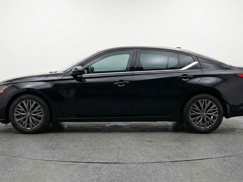 Used 2025 Nissan Altima 2.5 SV image 5