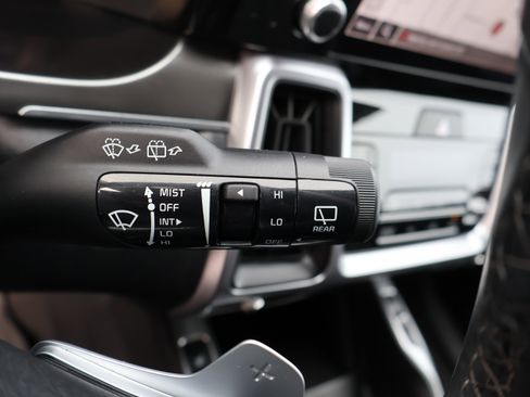 Used 2023 Kia Sorento EX image 40