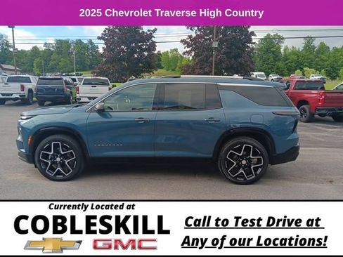Used 2025 Chevrolet Traverse High Country AWD/4WD image 9