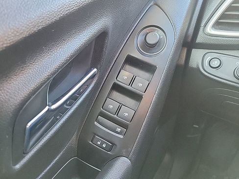 Used 2019 Chevrolet Trax LT w/ LT Convenience Package image 22