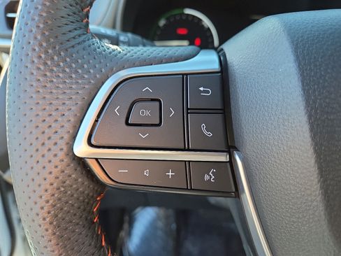 Certified 2024 Toyota Sienna XSE image 23