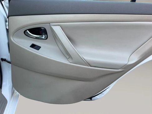 Used 2009 Toyota Camry Hybrid FWD image 17