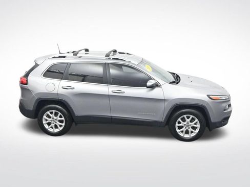 Used 2017 Jeep Cherokee Latitude w/ Trailer Tow Group AWD/4WD image 27