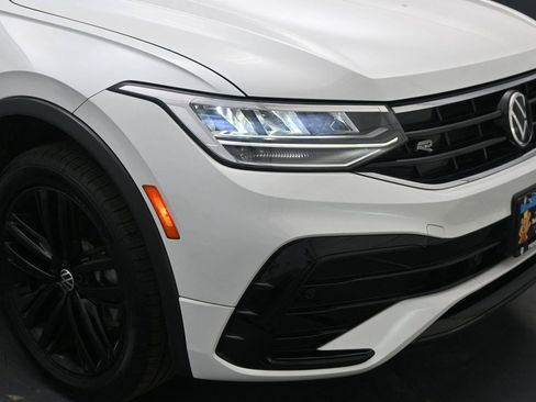 Certified 2022 Volkswagen Tiguan SE R-Line AWD/4WD image 17