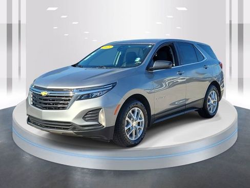 Used 2023 Chevrolet Equinox LT image 3