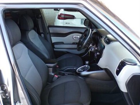 Used 2017 Kia Soul + FWD image 27