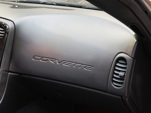 Used 2008 Chevrolet Corvette Coupe w/ Z51 Performance Package RWD image 55