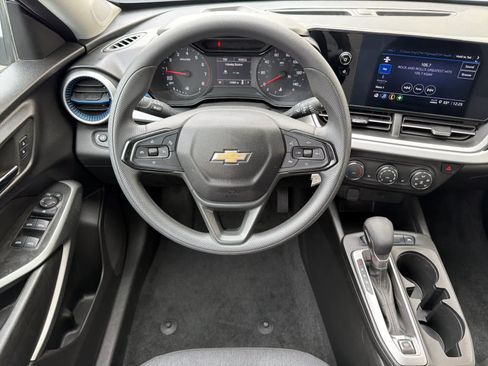 Used 2024 Chevrolet Trax LS w/ LS Convenience Package FWD image 14
