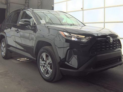 Used 2022 Toyota RAV4 XLE image 6
